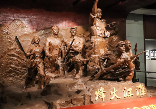 渡江战士雕像