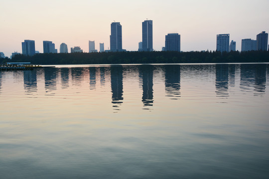 湖面倒影