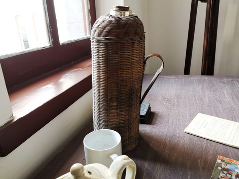 民国时期竹制暖水瓶