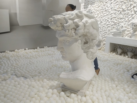 石膏人像