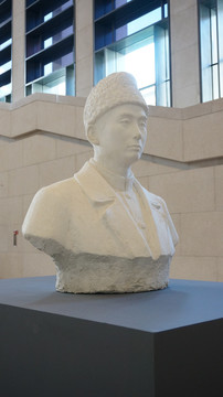 马本斋半身像