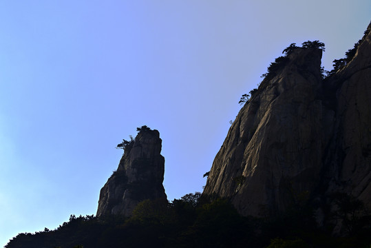 秀美壮丽山峰