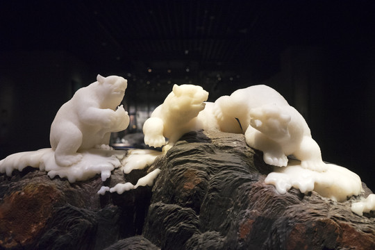 北极熊玉雕