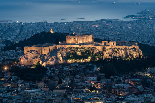 希腊雅典卫城夜景航拍图