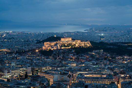 希腊雅典卫城夜景航拍图