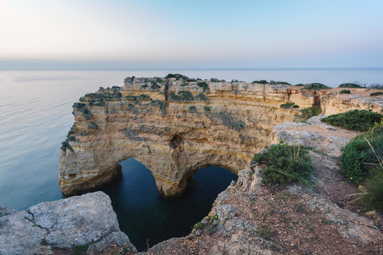 葡萄牙南部阿尔加维海岸心形悬崖