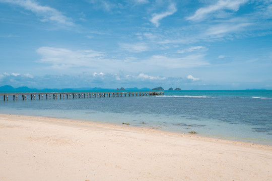 泰国苏梅岛海滩和木栈桥