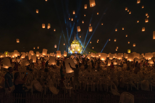 泰国清迈水灯节节日与天灯