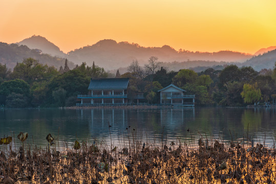 杭州西湖风光花港观鱼黄昏