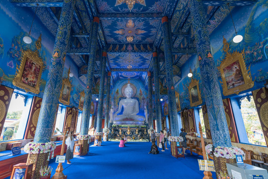 泰国清莱著名景点蓝庙佛像