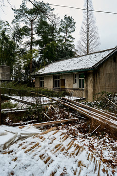 雪中小屋