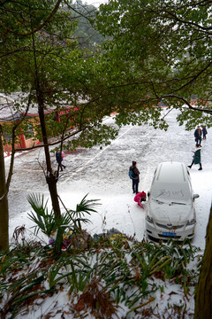 雪地停车场