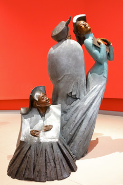 彝族人物雕塑