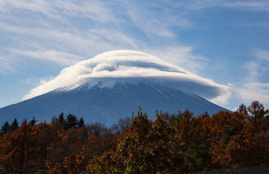 富士山的云彩帽子云