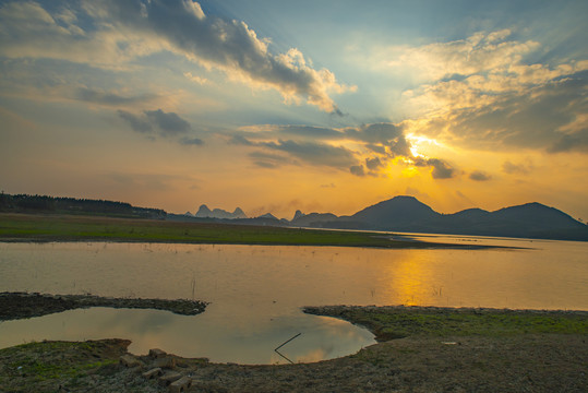 湖泊山水风光