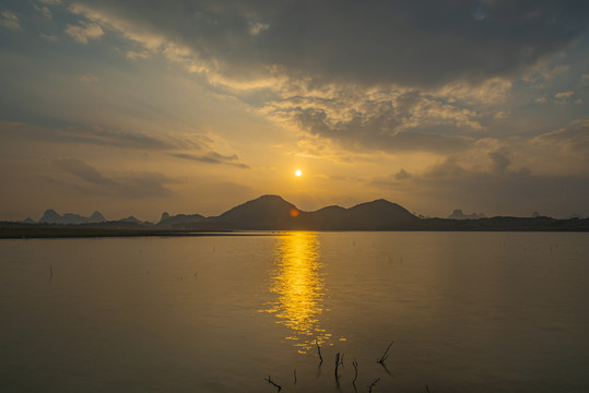 山水湖泊