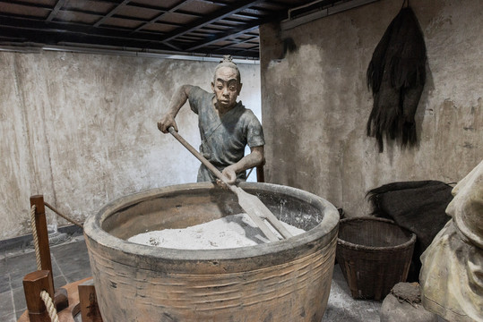 杭州西湖曲院风荷酿酒作坊雕塑