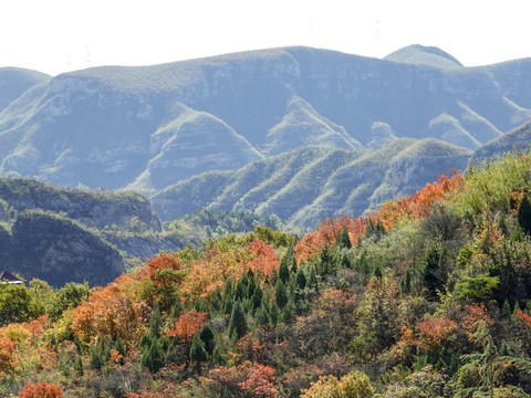 水墨山峦