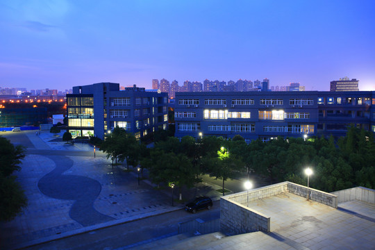 学院夜景