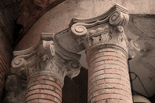 上海老洋房罗马石柱特写