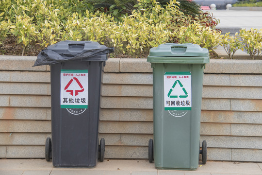 垃圾桶