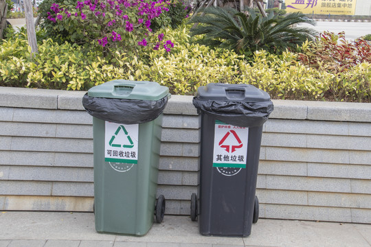 垃圾桶