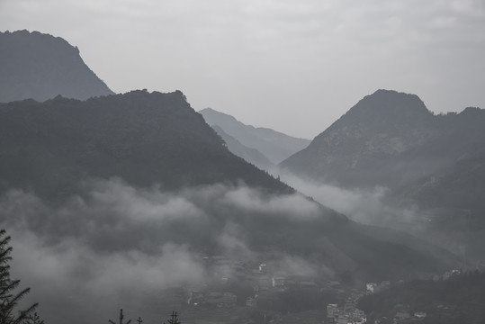 水墨山