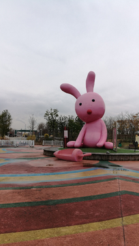 粉红兔雕塑