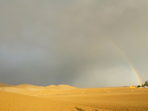 沙漠彩虹
