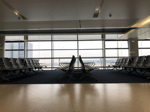 机场候机大厅的座位
