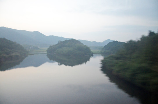 山间水库