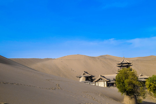 鸣沙山月牙泉