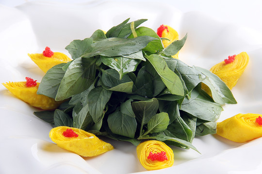 荆芥拌鸡蛋皮