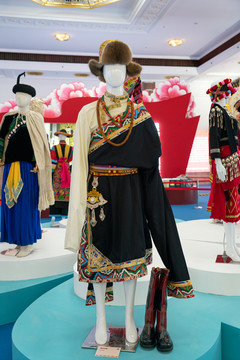 藏族男服