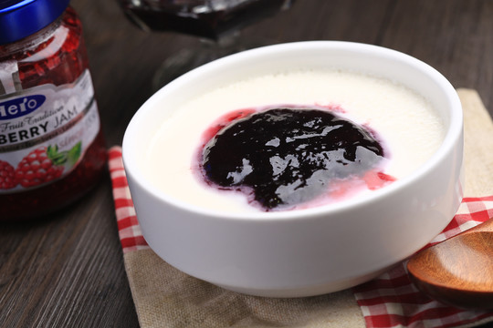 山莓酸奶