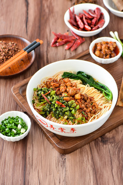 上海雪菜辣肉面