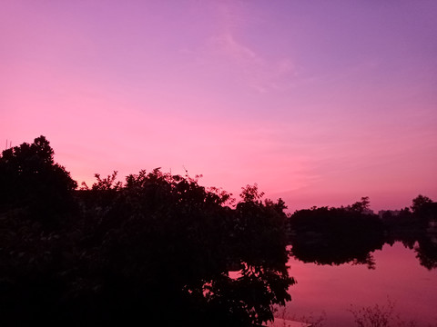 晚霞湖景