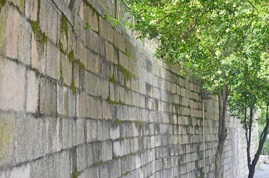 花岗岩石墙