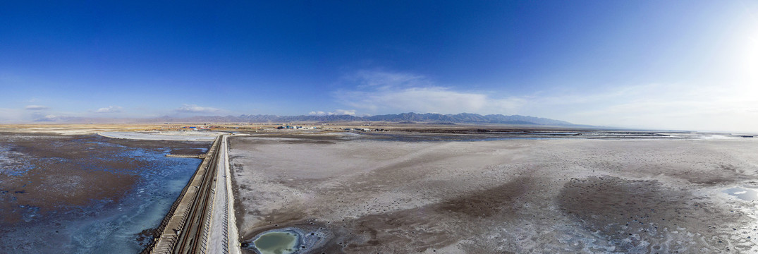 茶卡盐湖超宽幅高清图片