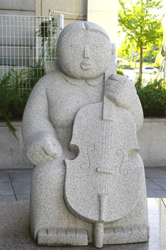 韩国水原市城市大提琴演奏塑像