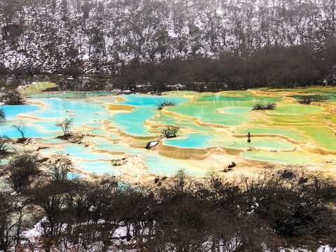 四川高原湿地黄龙五彩池钙华古寺