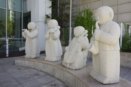 韩国水原市城市音乐演奏乐队雕塑