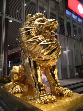 金黄色大狮子雕塑
