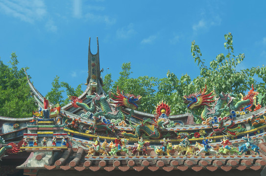 闽南寺庙的屋顶装饰风景