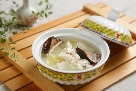 灵芝菇豆腐汤