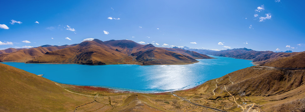 中国西藏圣湖羊卓雍措全景