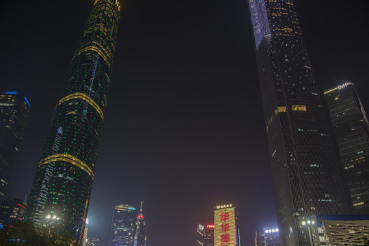 广州双子塔建筑夜景