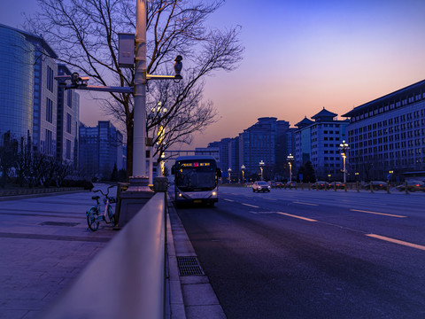 冬天凌晨北京长安街交通
