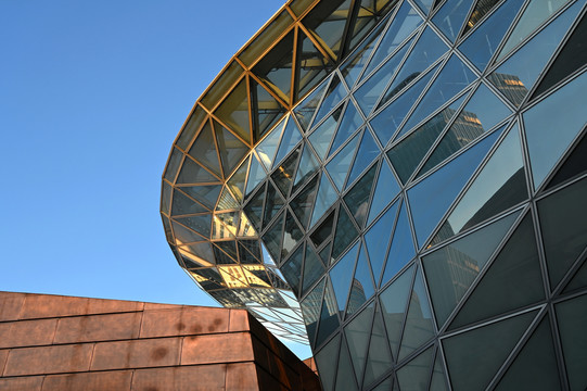现代建筑玻璃墙造型