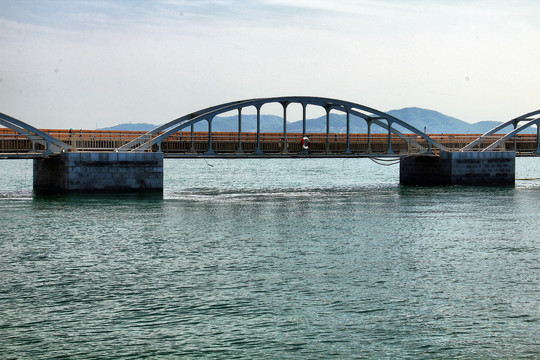 青岛海军博物馆舰艇码头栈桥